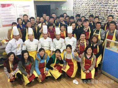 品諾餐飲小吃培訓(xùn)學(xué)員日常學(xué)習(xí)現(xiàn)場 理論與實(shí)踐結(jié)合，賦能酒店管理與信息咨詢服務(wù)